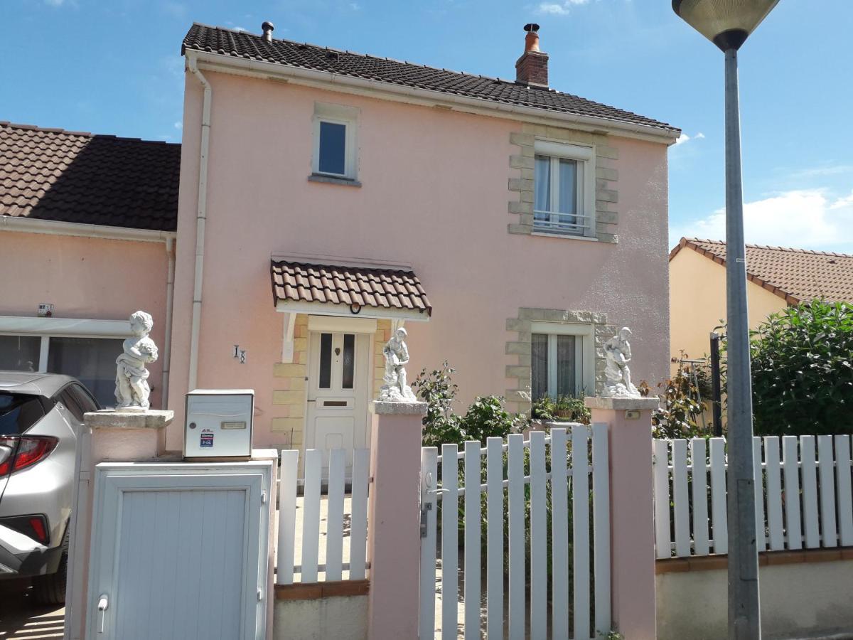 La Maison Rose 2 Chambres Avec Lit Pour 2 Personnes Et 2 Salles De Bains Невер Екстер'єр фото